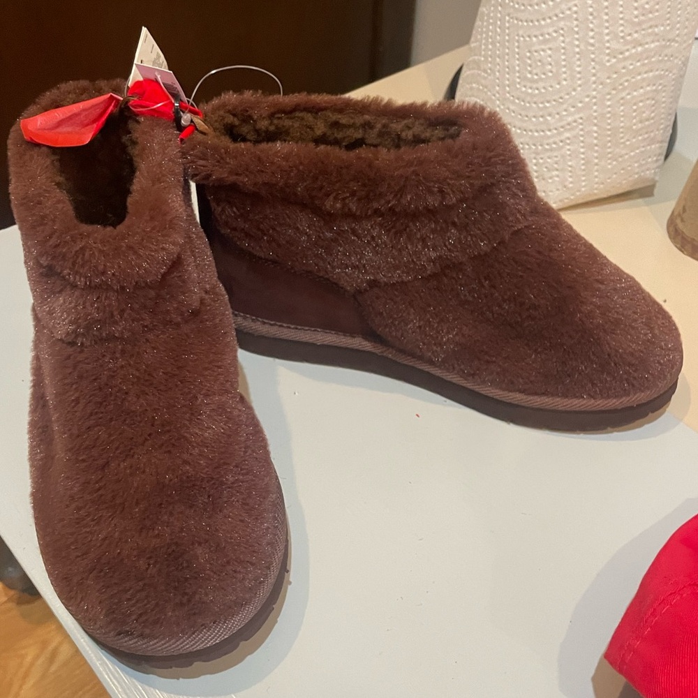 GAP fuzzy ugg type slippers brown kids new with tags!